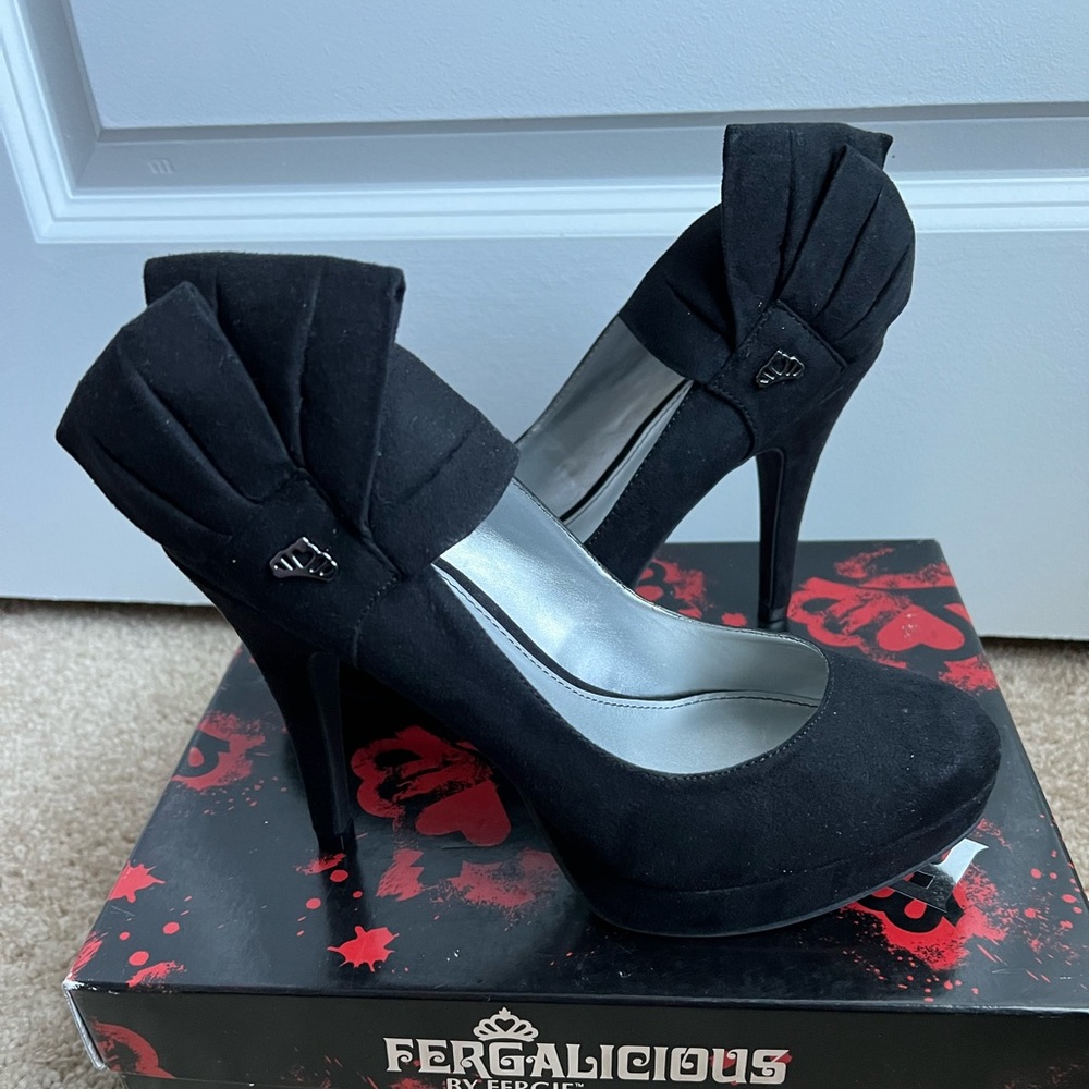 Women’s Fergalicious brand Hollywood black pumps size 8.5 NEW
